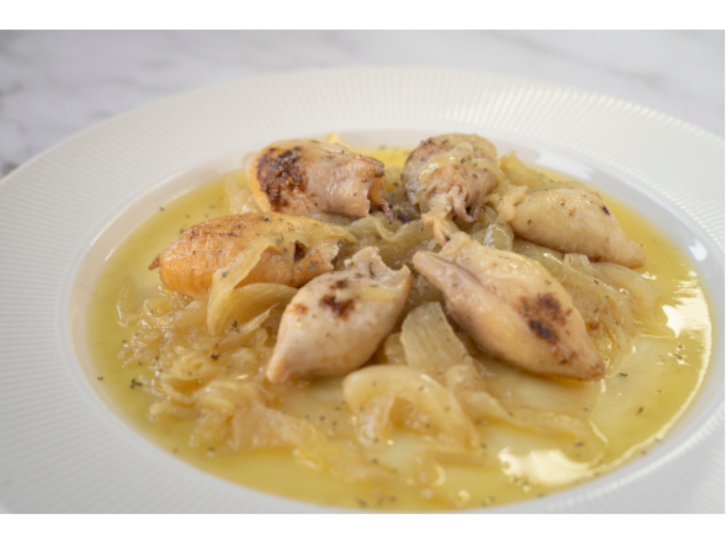 Chipirones encebollados